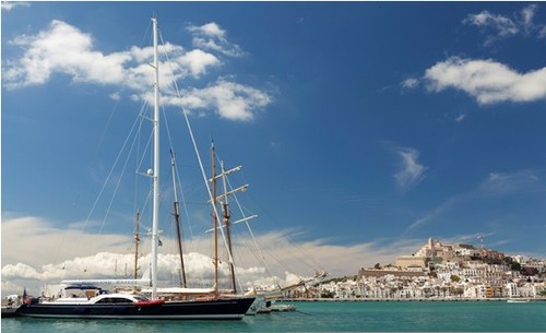 Club Yachting Life Rally with Ibiza in the background © Merijn de Waard